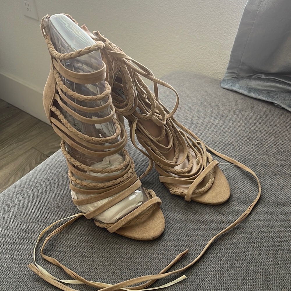 Steve Madden Nude heels
